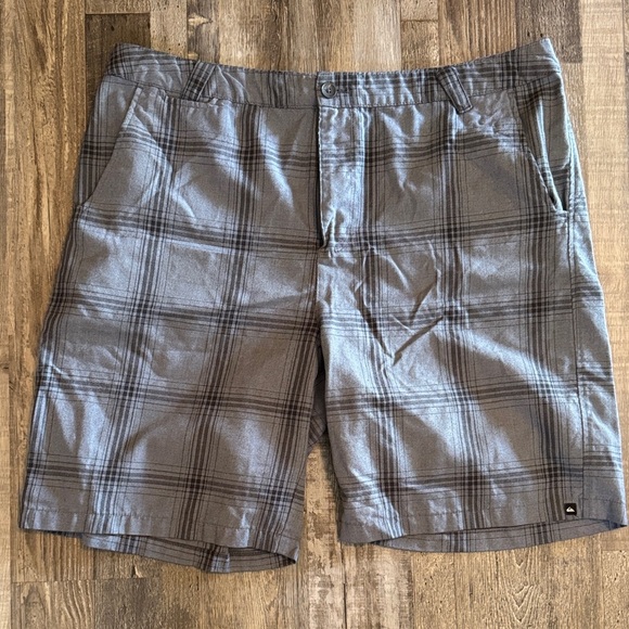 Quiksilver Men's Charcoal Plaid Shorts - Picture 1 of 7